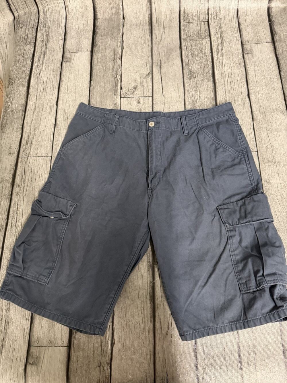 Men’s Levi’s Cargo Shorts Navy Blue Sz 38 100% Cotton 12” Inseam